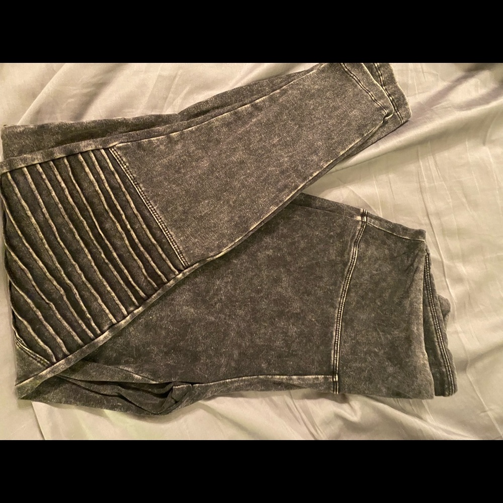 Black stones washed leggings